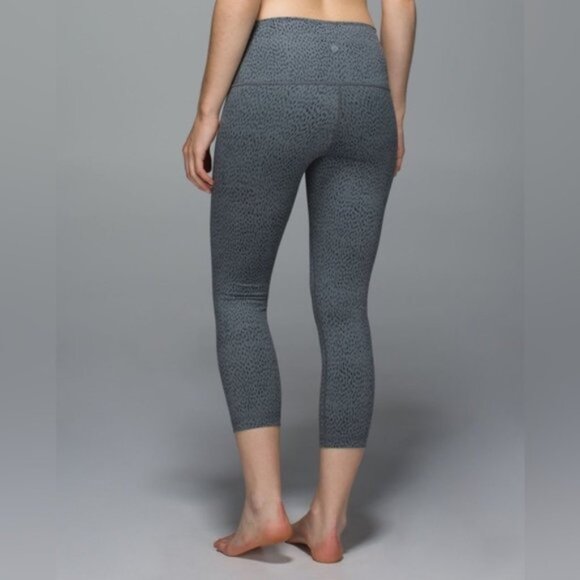 Lululemon Wunder Under Crop Capri II *Full-On Luon (Roll Down) Size 6 - Picture 1 of 4